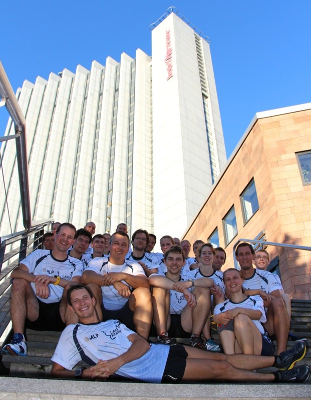 Team der Lauf-KulTour vor dem Hotel (damals noch nicht Dorint) im Jahr 2013